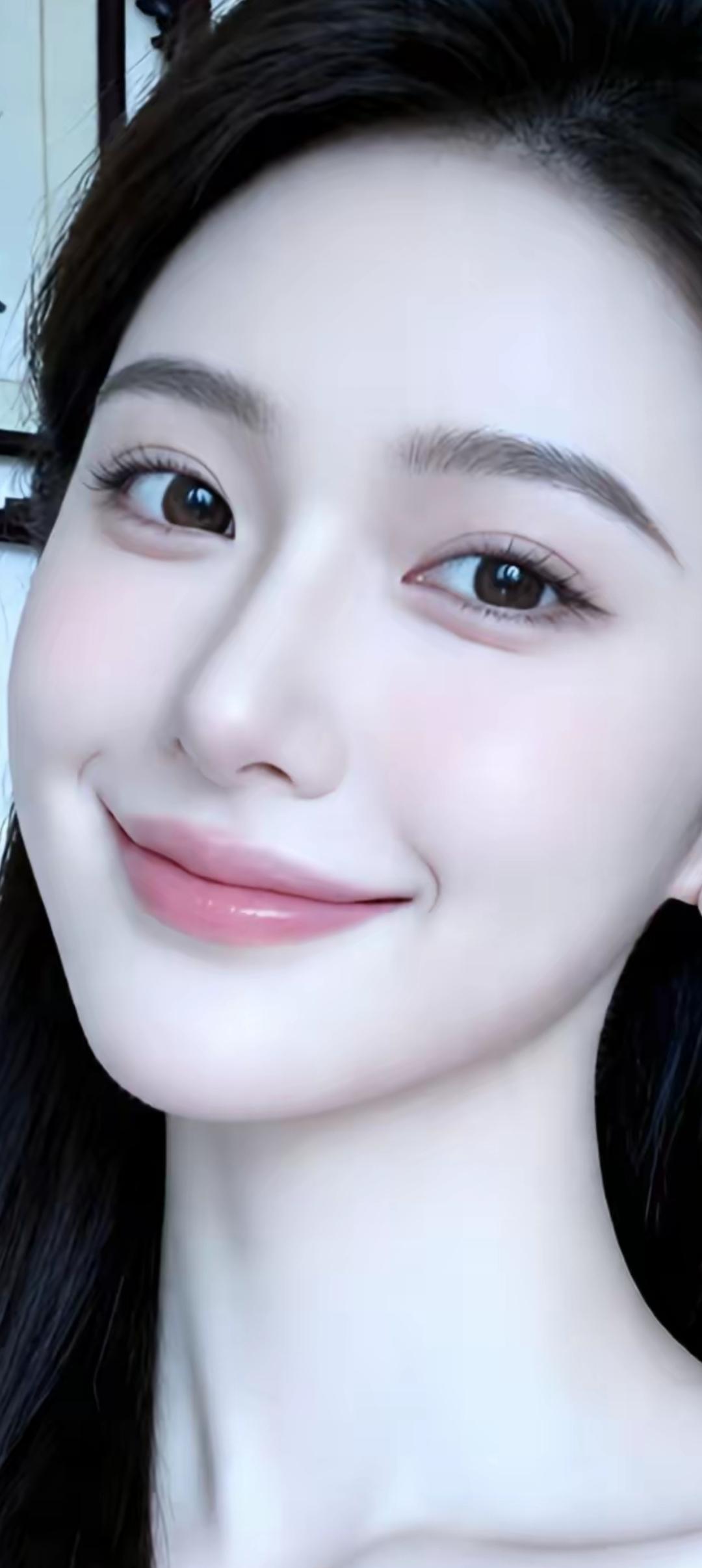 笑靥如花，倾国倾城。