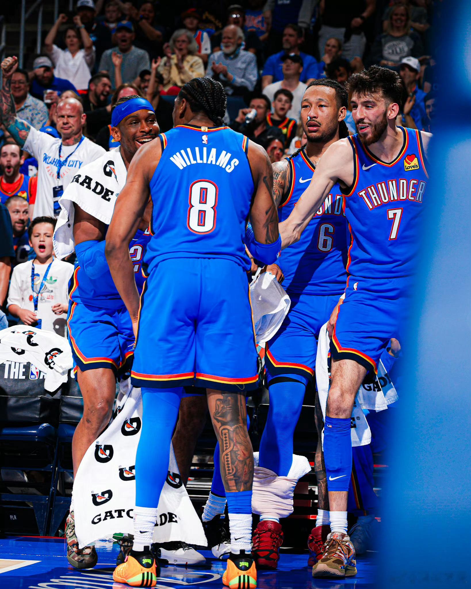 热闹看够了，该我们上场了。定好闹钟，后半夜集合。雷霆