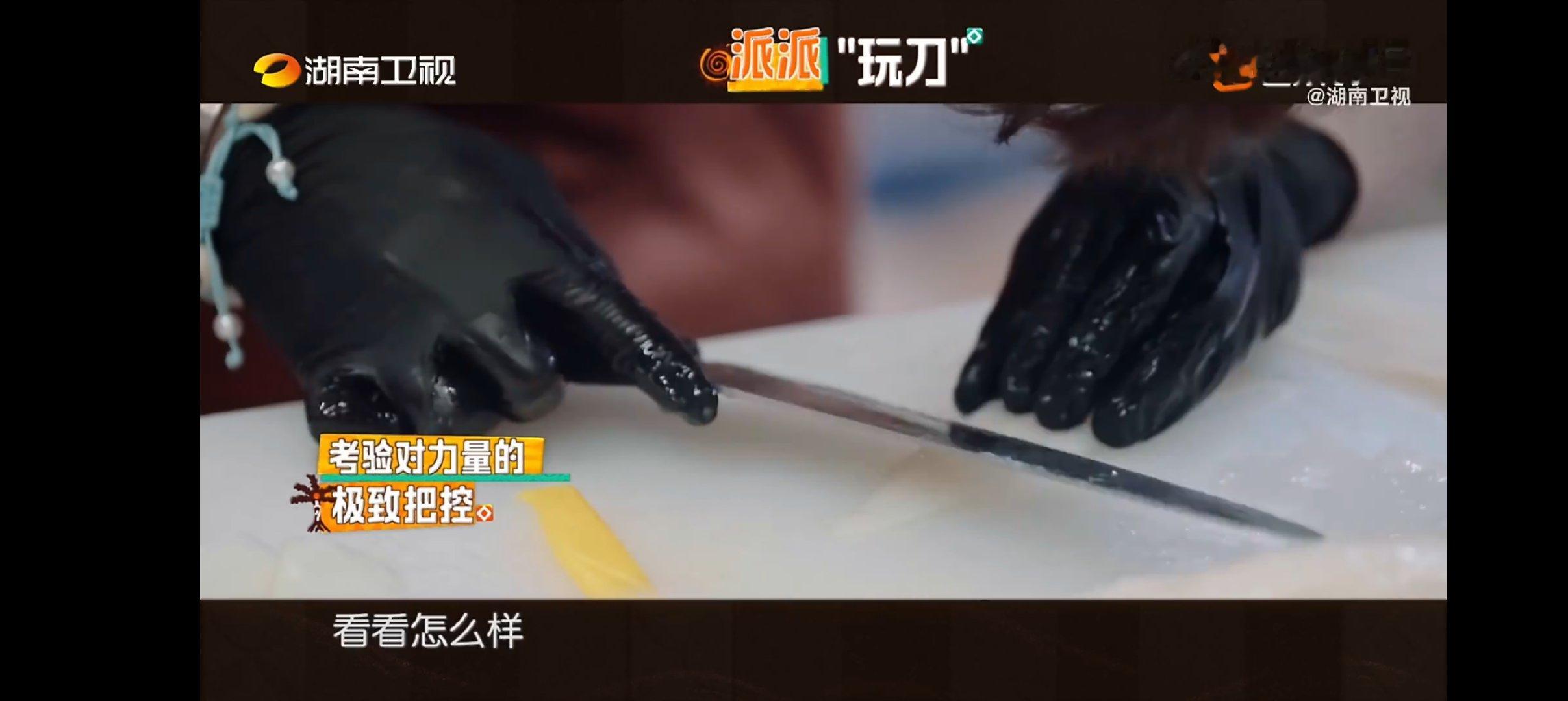 翟潇闻这接话速度可以啊！姜妍姐说刀锋利，他立马cue自己下颌线，又臭屁又不油腻，