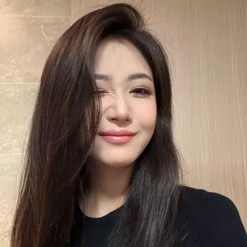 温柔笑容，自然妆容，长发飘飘，元气满满的一天！😊清透少女感妆容 温柔甜美风妆容