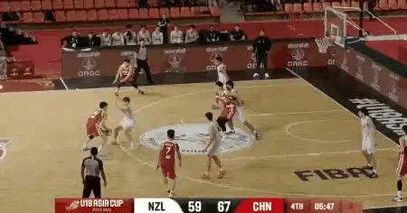 杨易轩关键时刻连得6分，顶住，一定要顶住。u18男篮中国vs新西兰u18男篮亚洲