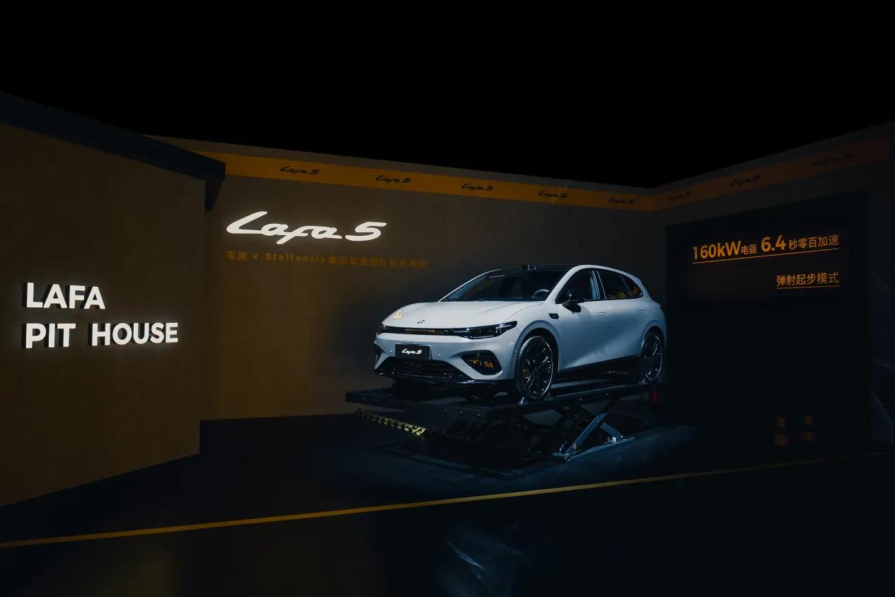 零跑新十年开局之作：Lafa5上市了！
 
今日车圈最重磅的新闻，当属零跑Laf