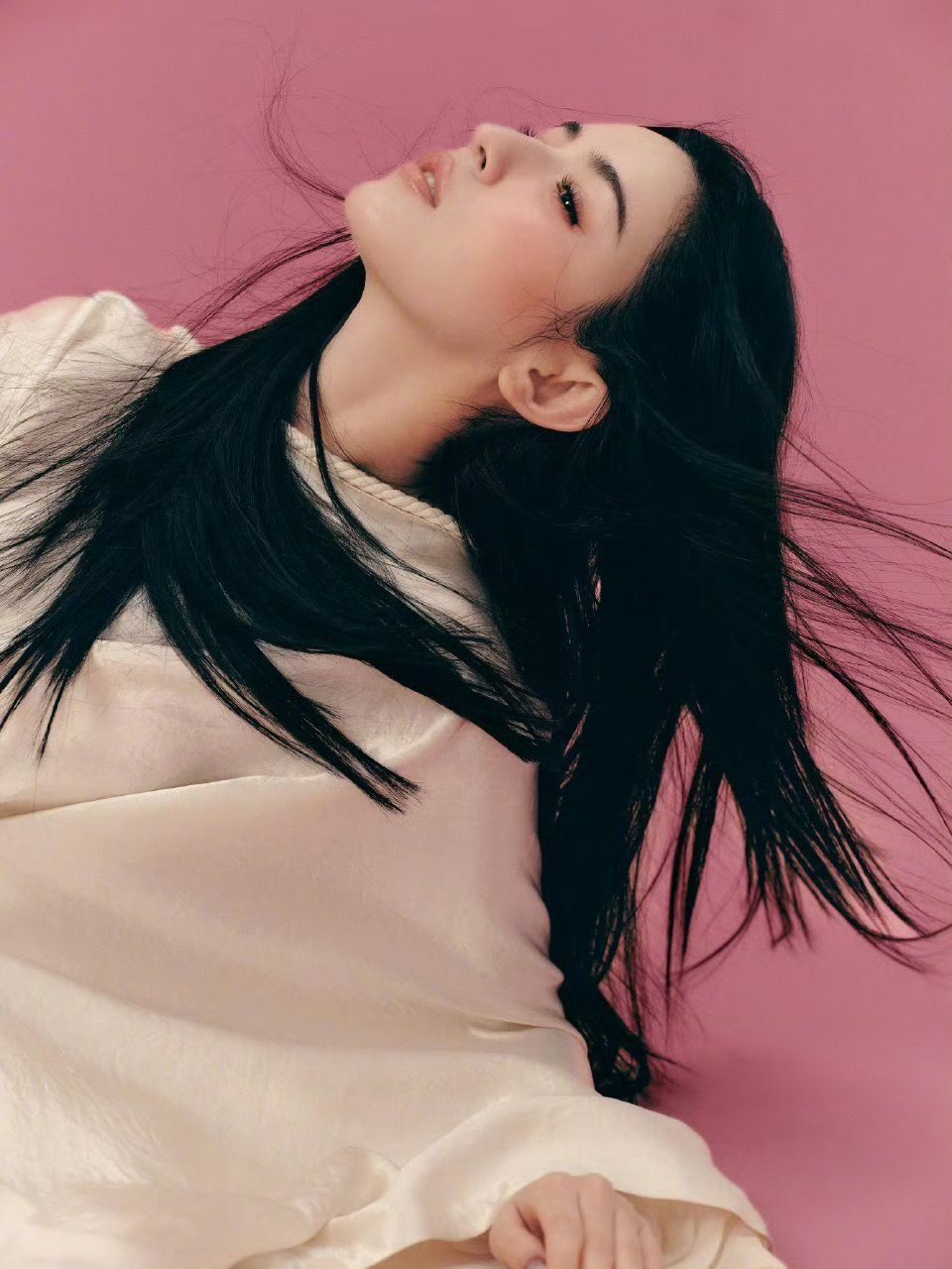 哈妮克孜把春天画在脸上哈妮克孜完全花仙子美晕谁了！哈妮克孜春日粉彩三重奏太绝✨杏