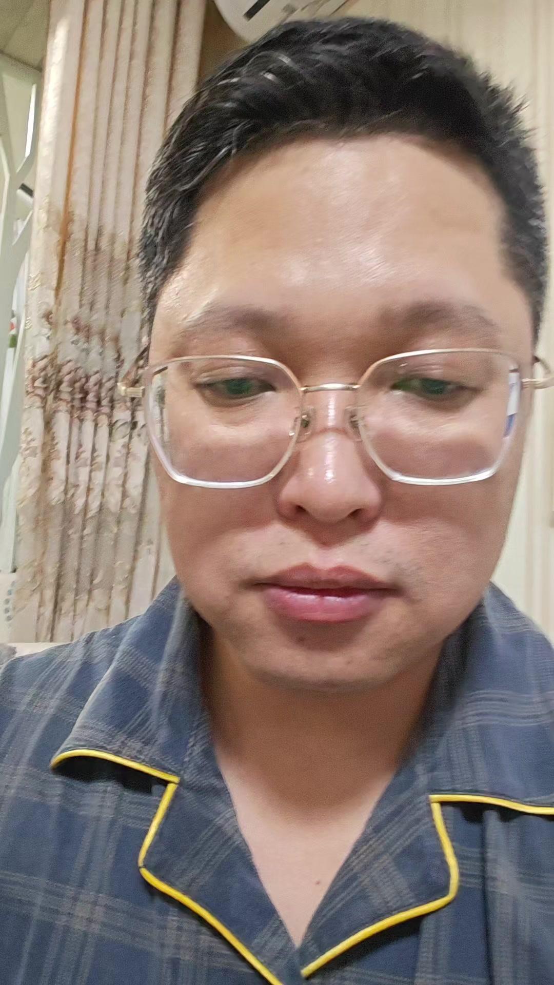 1️⃣数据准备：先借2025届招生计划和大数据，查学校专业招生的录取分数及排名位