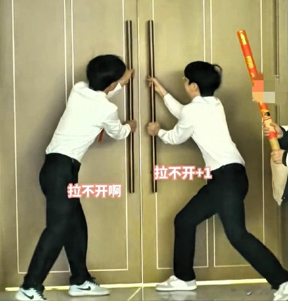 “果然有卧龙的地方，必有凤雏啊！”近日，湖南，一婚礼现场，让两个伴郎，给新娘子，