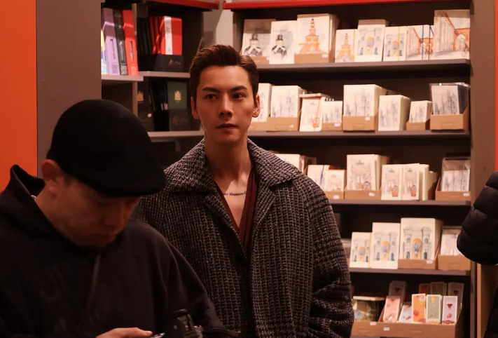 在时尚这方面，陈伟霆算是玩明白了内娱无代餐 贵公子 老钱风拿捏 