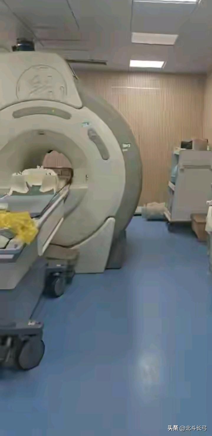 整整6小时！做核磁被医生忘在机器里，那种绝望谁懂？想想都头皮发麻！
【北斗长弓.