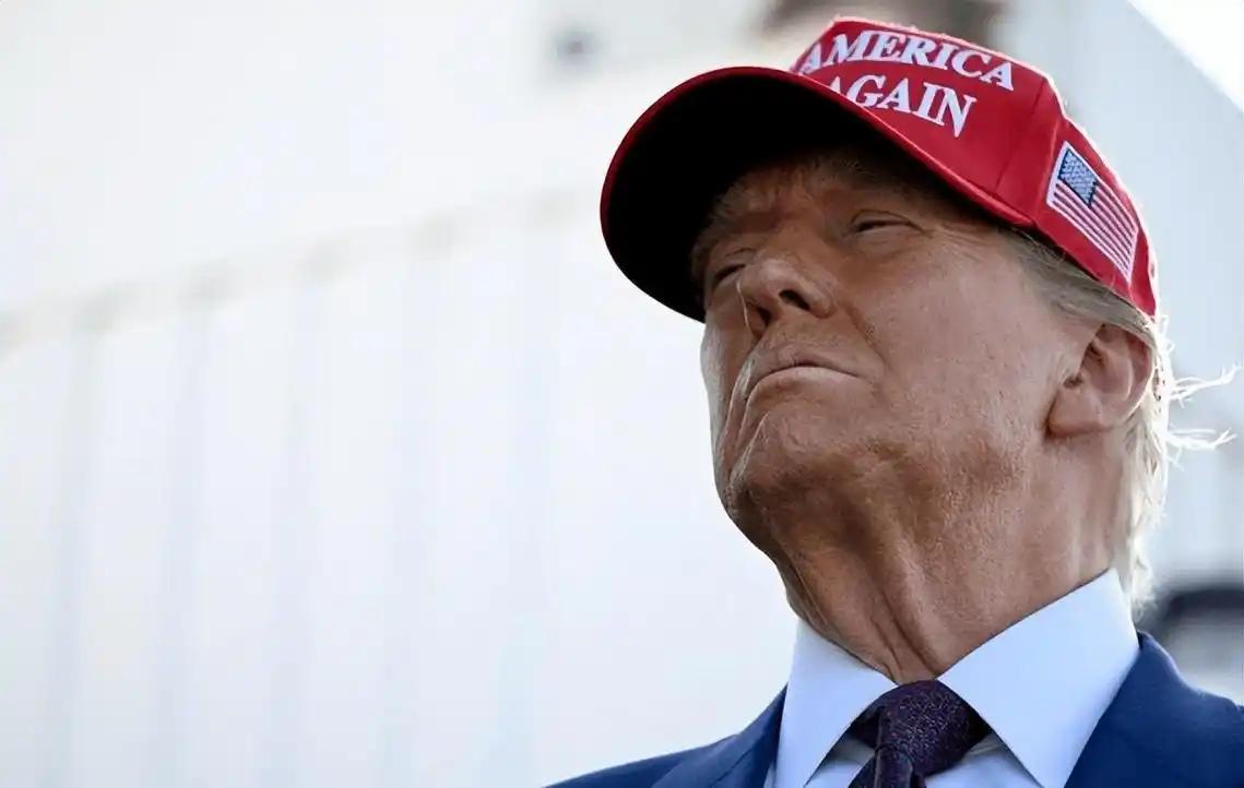 特朗普曾经在采访时表示：如果中方武统台湾，那么美国将会毫不犹豫的对北京进行轰炸