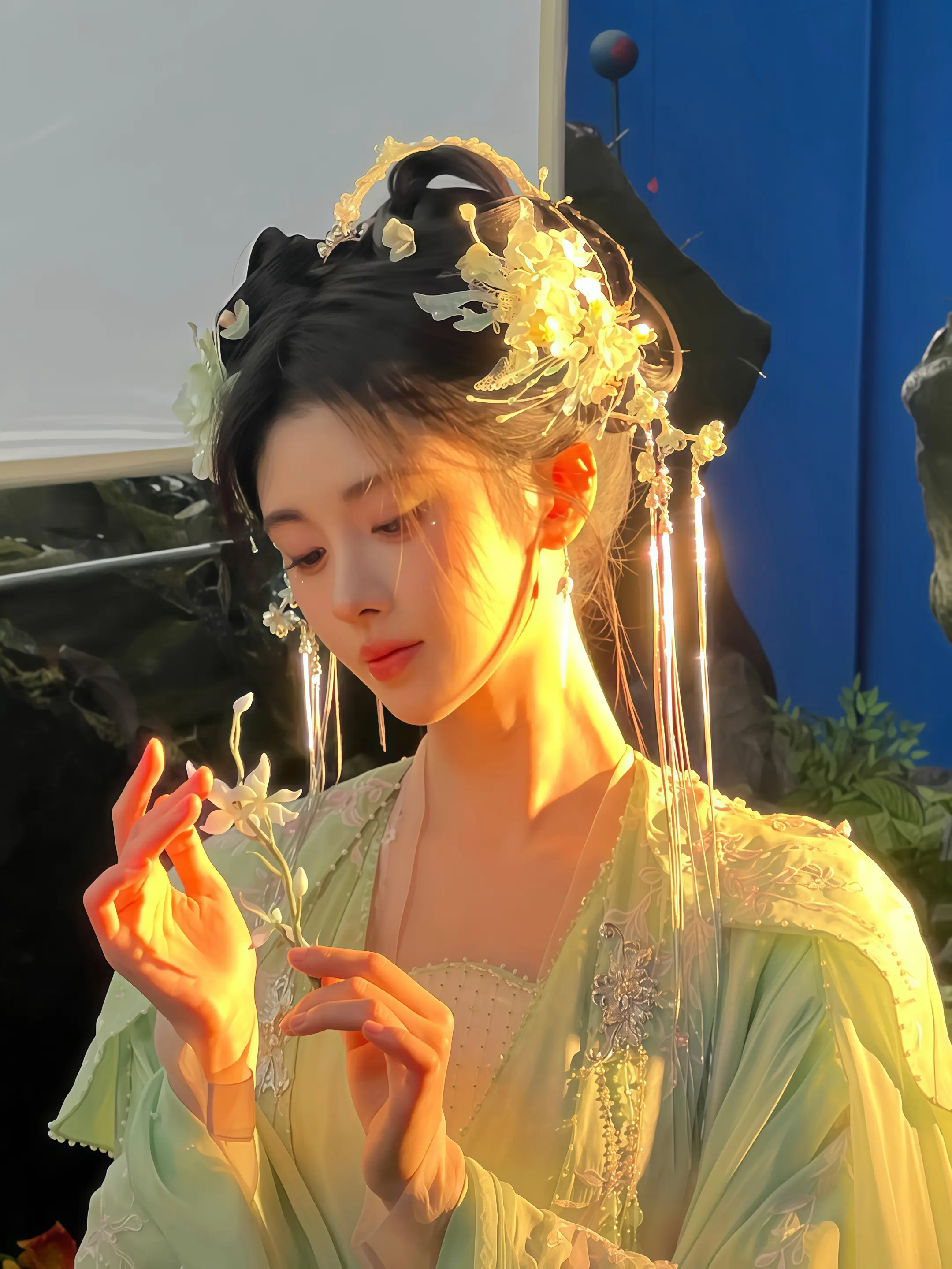 她在发光