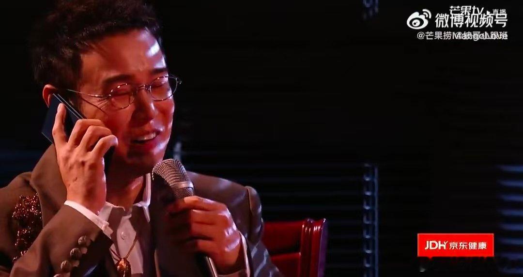 张睿把和奶奶的故事放进舞台 张睿唱哭了天呐，这舞台让人一直在哭，张睿把与奶奶的故