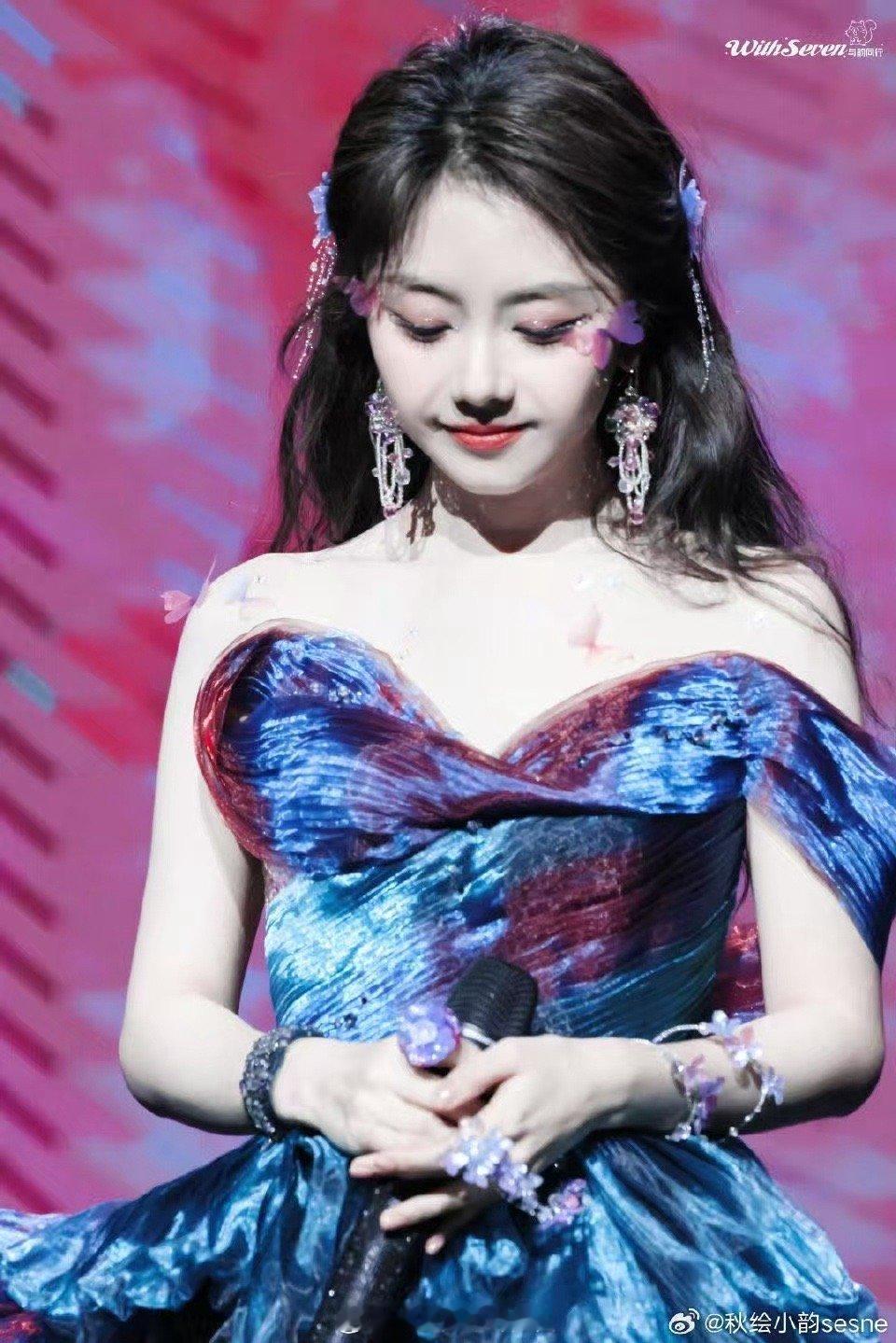 谭松韵谭松韵见面会cue韩国粉丝 发现韩国粉丝立刻韩语三连问候，还贴心问喜爱历程