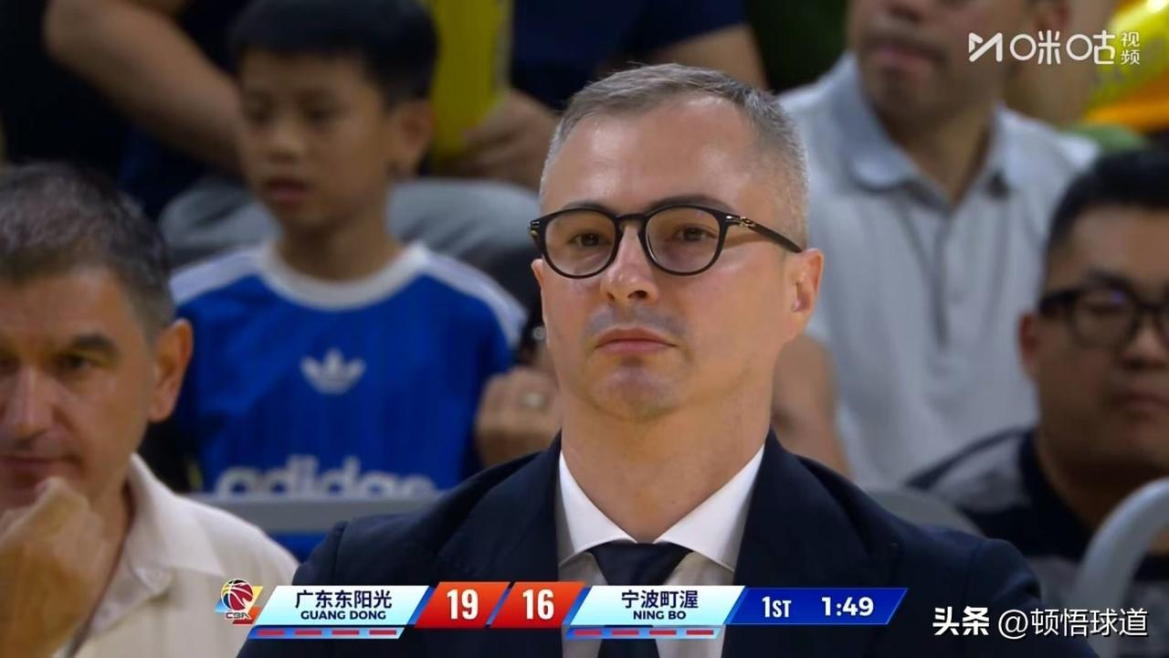 如果小陈总不想让广东宏远这面篮球大旗倒下，不想降级打NBL，我想应该很快会拨乱反