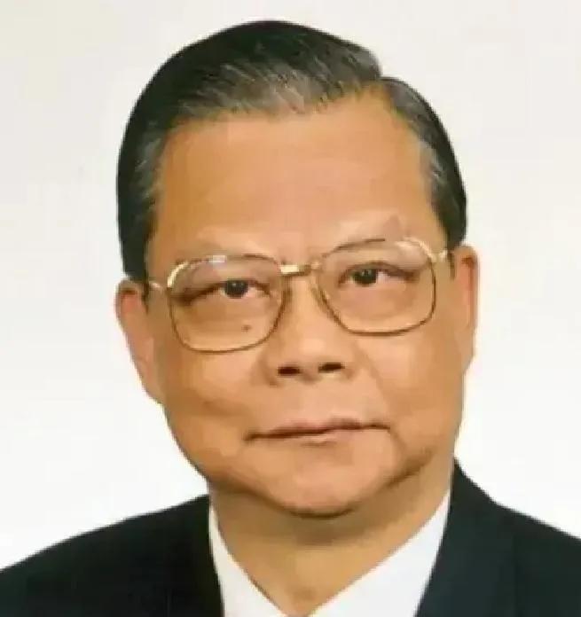 哥嫂请他帮忙打理生意，不料生意好起来时，却被哥嫂“赶出家门”。身无分文的他，差点