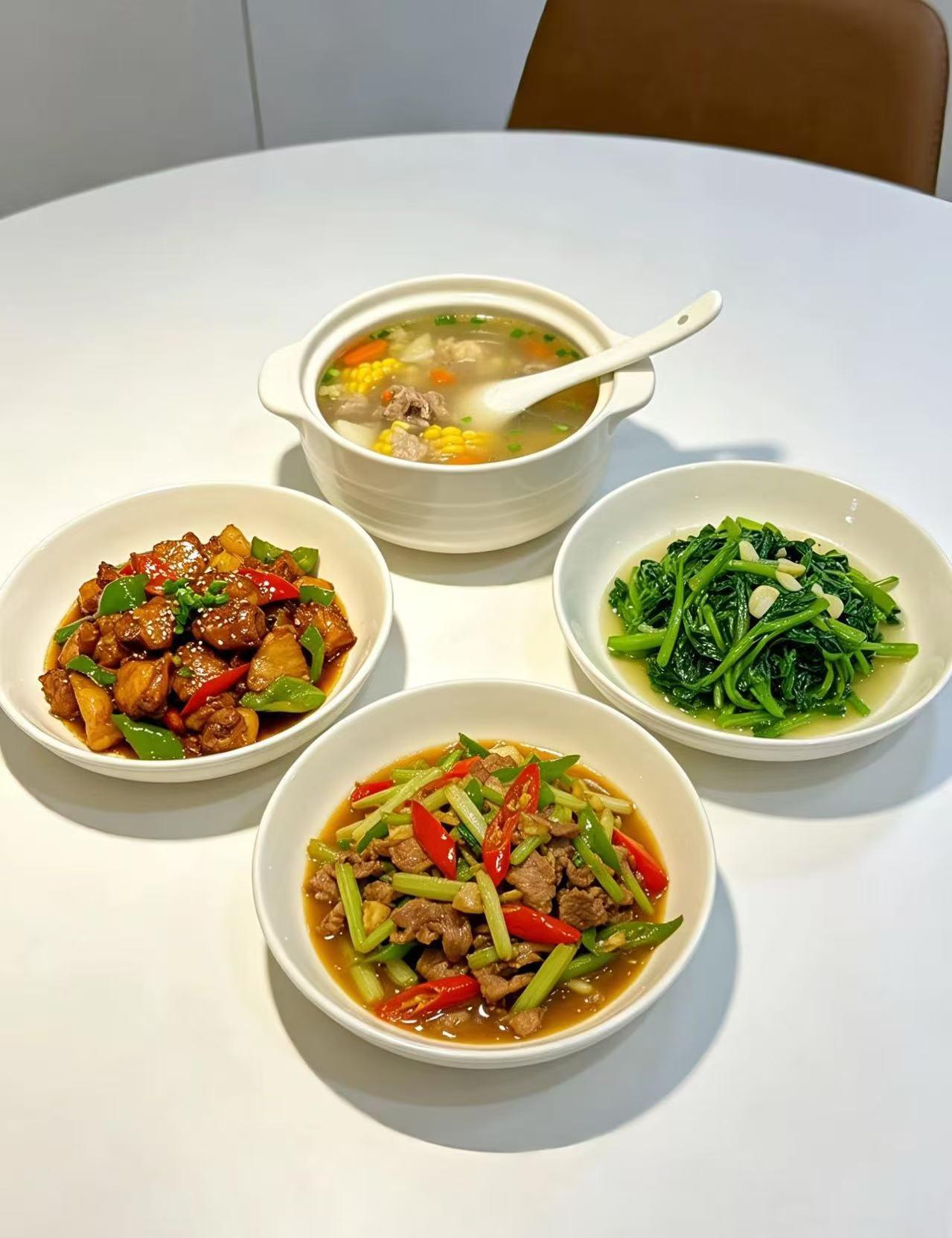 家常四菜一汤，色香味俱全，健康美味。