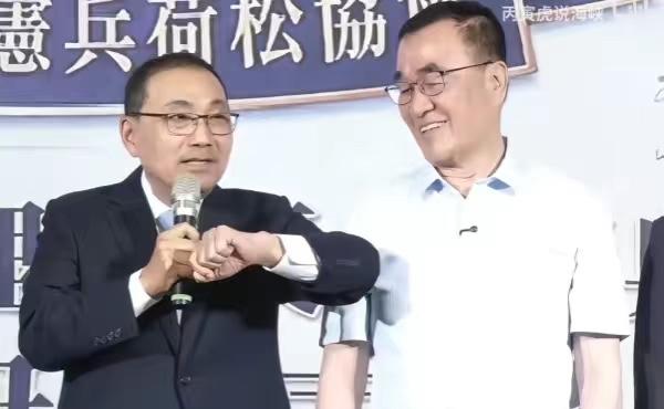 昨天在新北市一场活动现场，出现了戏剧性的一幕

侯友宜本来都已经讲完话准备走了，