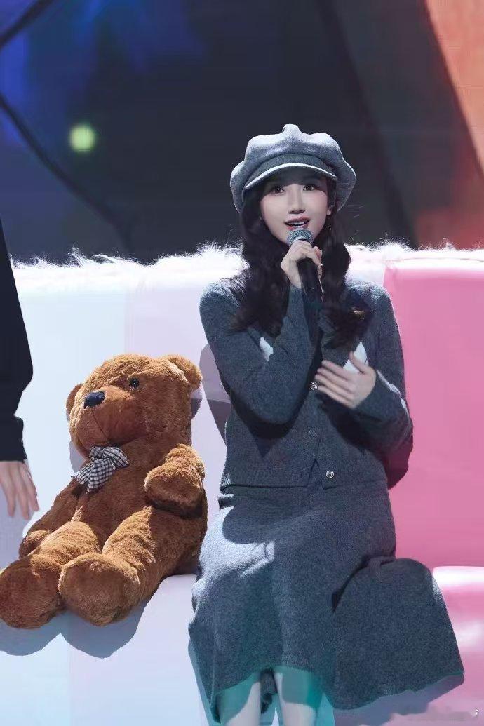 东方卫视跨晚彩蛋是番茄妹 东方卫视跨年阵容太绝绝子！黄渤肖战龚俊等大咖助阵，番茄