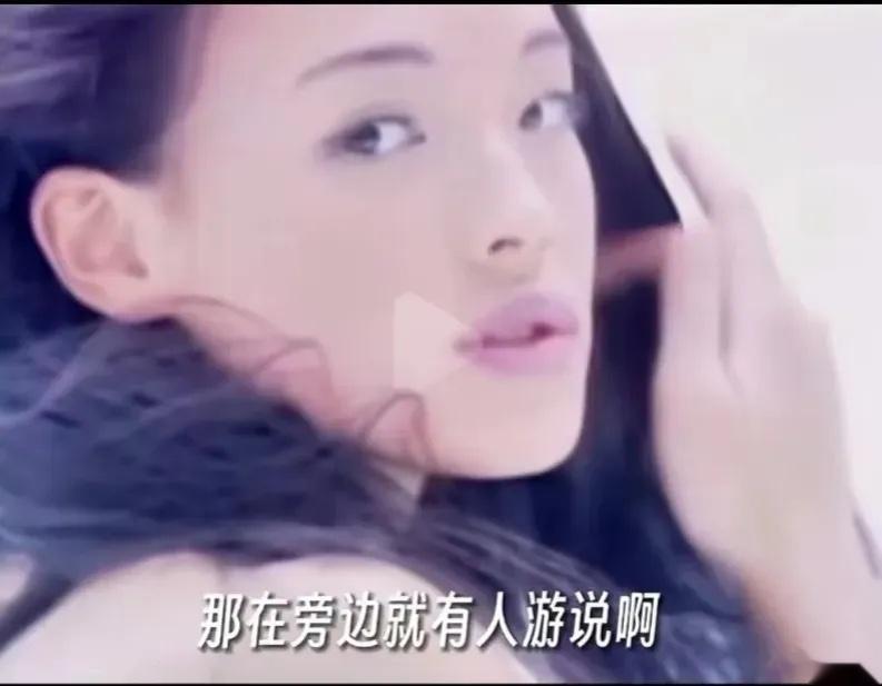 当年采访，主持人问舒淇:“你靠脱（衣服)是不是一条捷径？可以让你出人头地。”舒淇