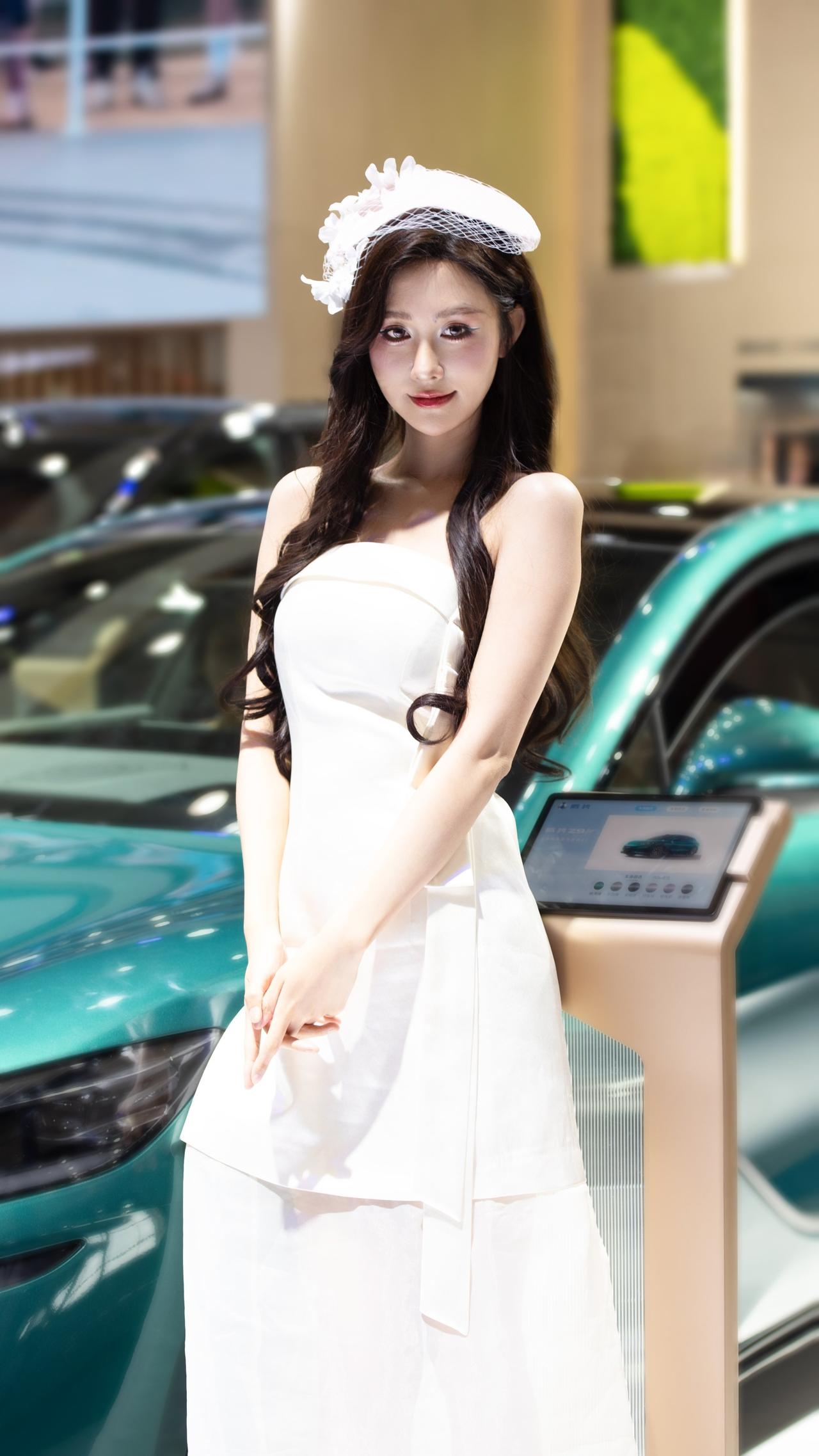 车模美女武汉车展 车展现场 好看的小姐姐