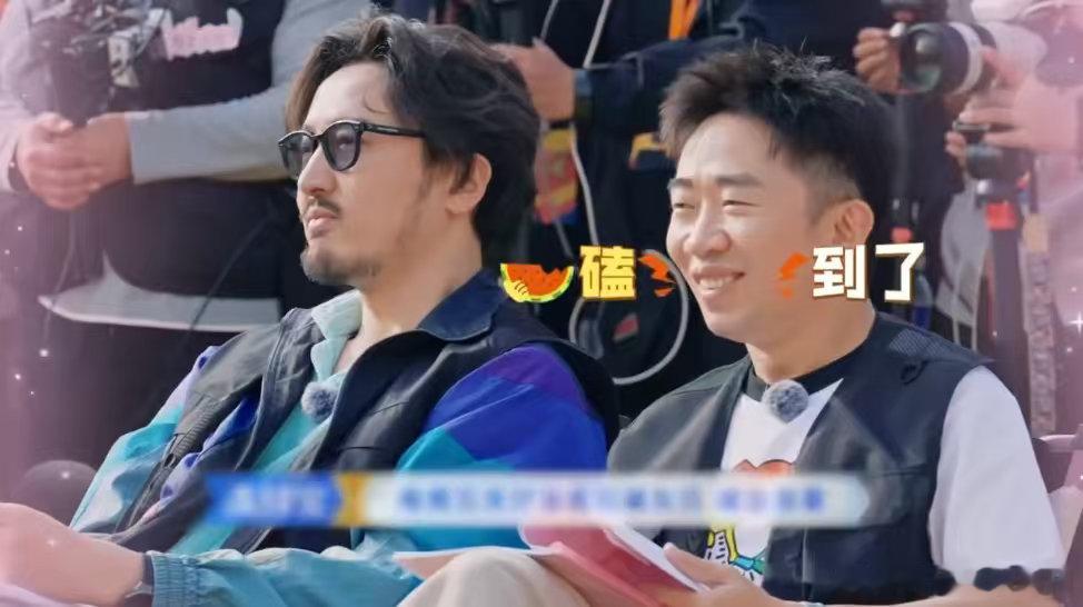 王星越那点心事都在脸上周五晚高疯 新一期王传君提议王星越冷脸，他淡定摆模样，表情