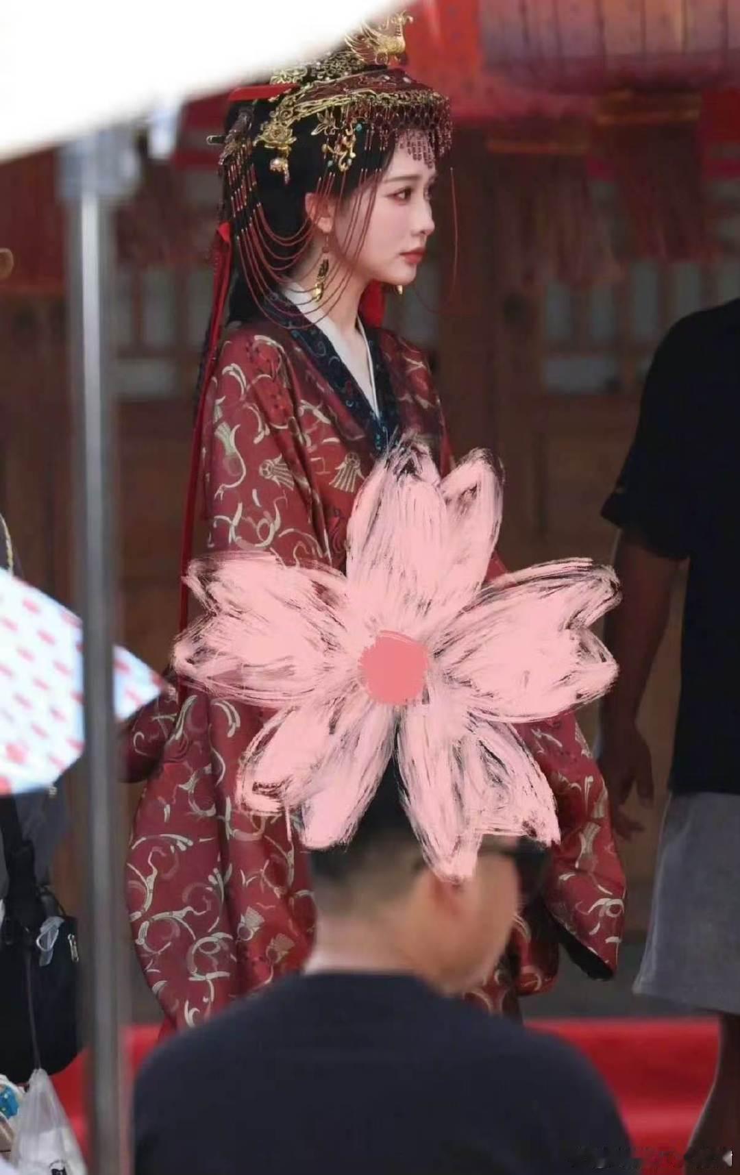 孟子义王鹤棣将门独后婚服造型王鹤棣孟子义将门独后婚服 王鹤棣、孟子义今日《将门独