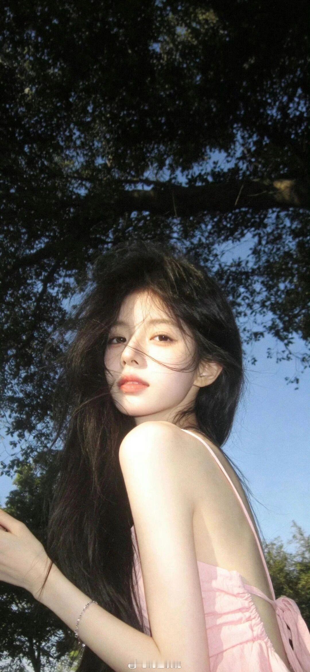宝石蓝💎丨猫咪望向天空的时候在想什么🐈卡通头像 无水印 少女网感头像 Hel