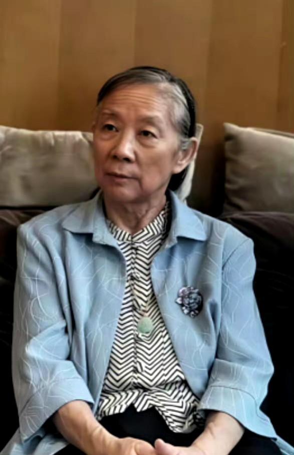 今年81岁的林豆豆，独自住在北京老城区的旧房子里。既不用智能机，也从不触网，这种