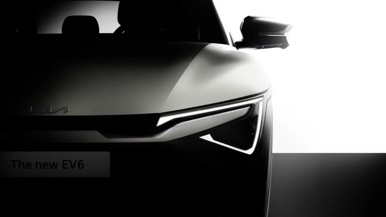 近日，起亚官方发布了新款起亚EV6的预告图，新车将会对外观、内饰与电池等方面做出
