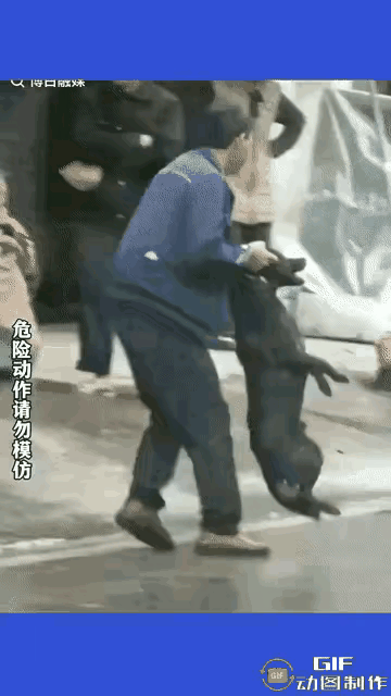 哎呀妈呀老铁们，看完这段真给咱看愣了！
这位大哥街头一顿霸气输出，那气场简直跟当