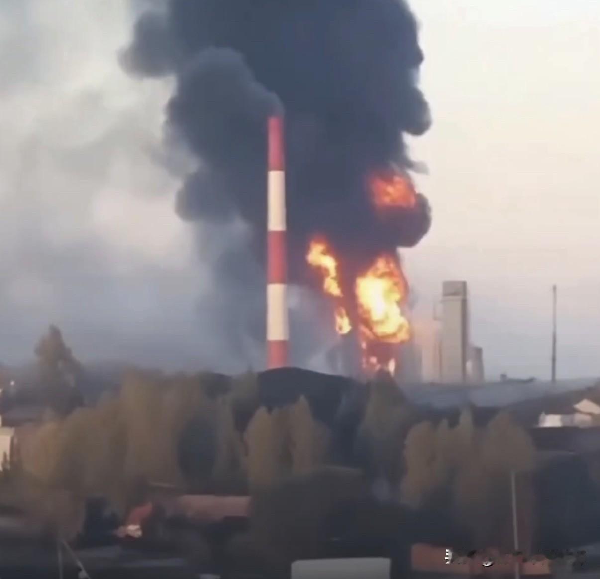 雅罗斯拉夫尔炼油厂再次起火，萨拉托夫恩格斯基地传出爆炸声！雅罗斯拉夫尔炼油厂萨拉