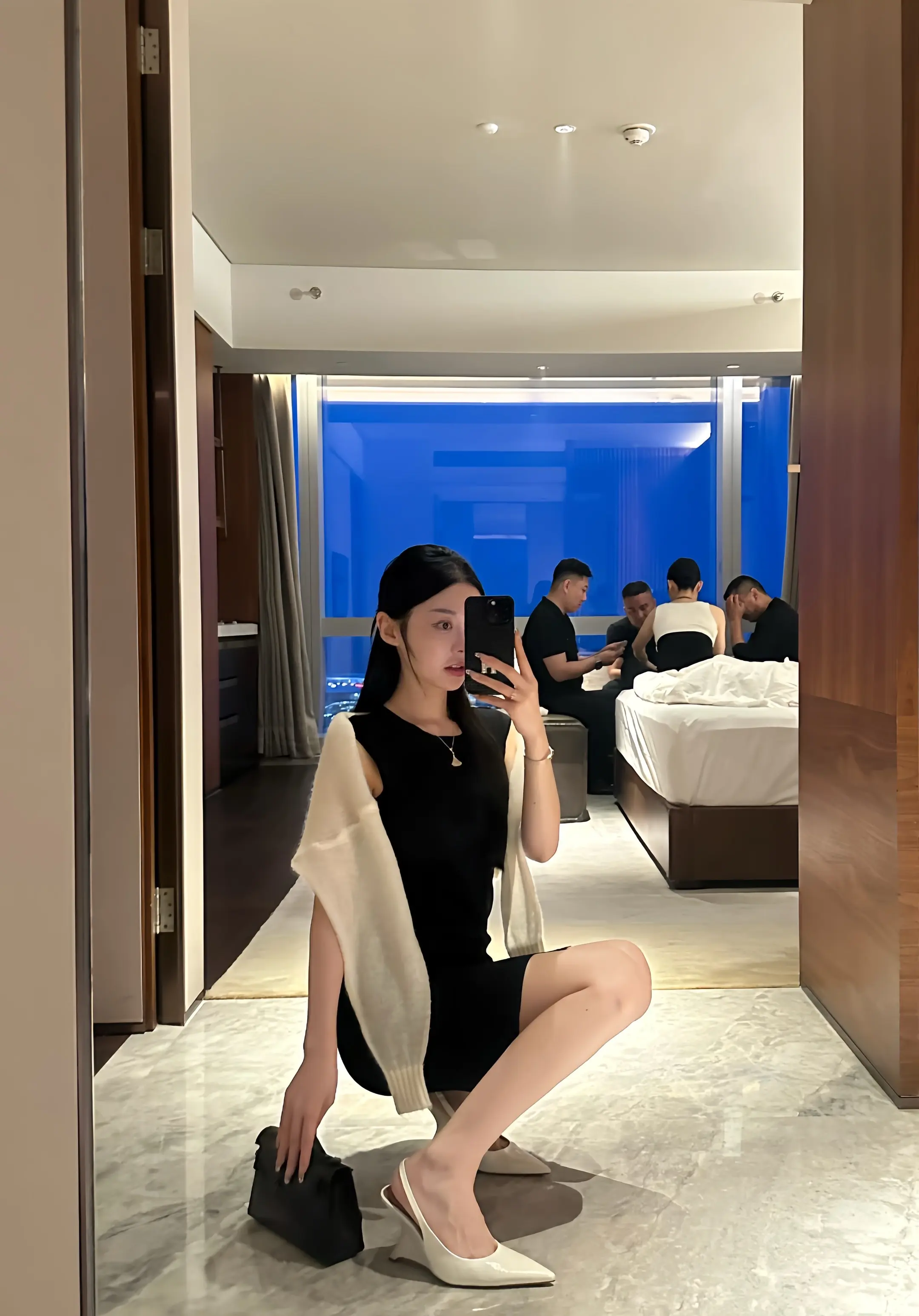 怕黑 怕狭小空间 现在既然怕飞机  那种感觉真的很难受 无法控制自己有什么办法…