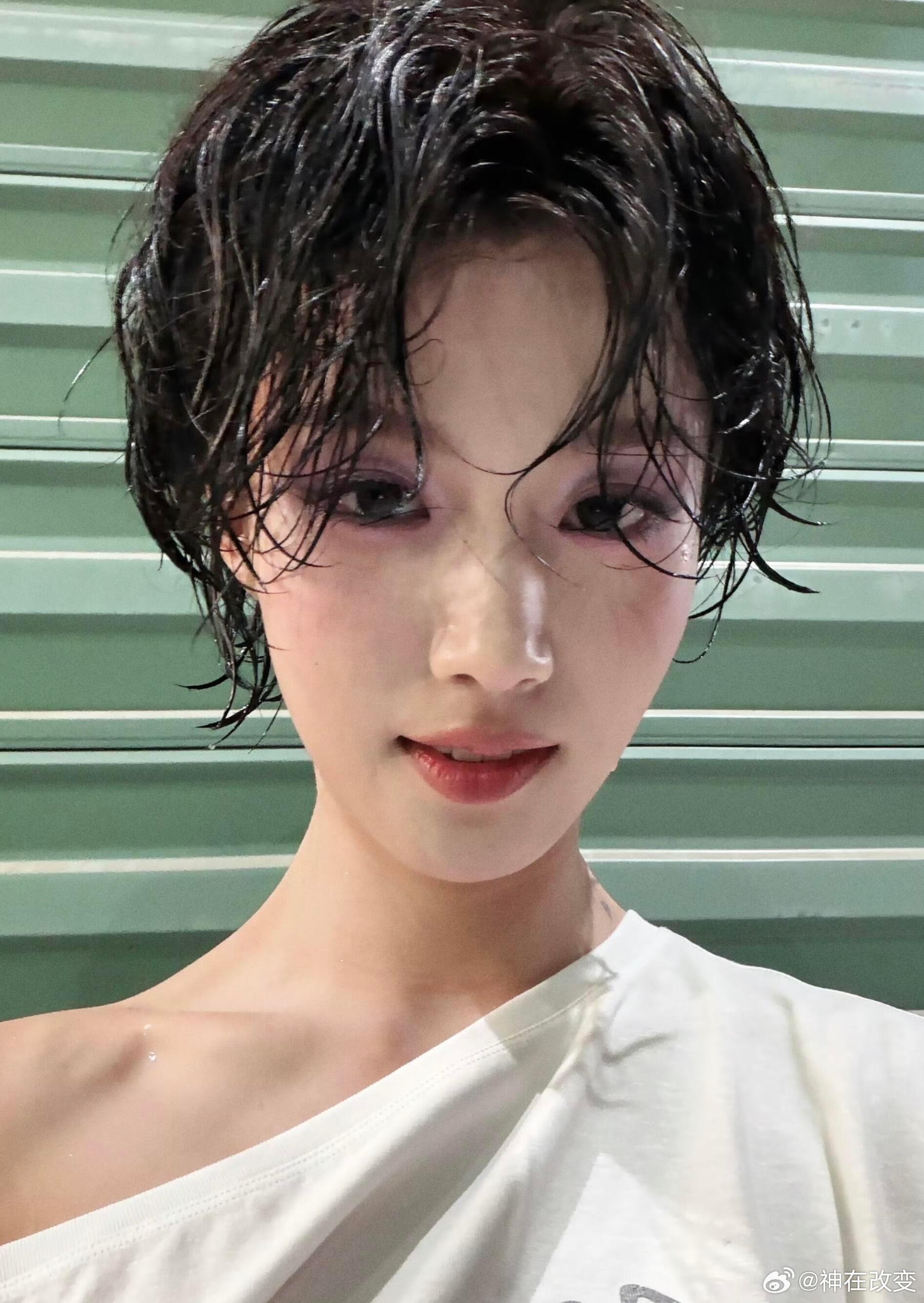 卢昱晓  你告诉我这是卢昱晓？！！！！我去！这个短发造型也太惊艳了吧A爆了卢昱晓