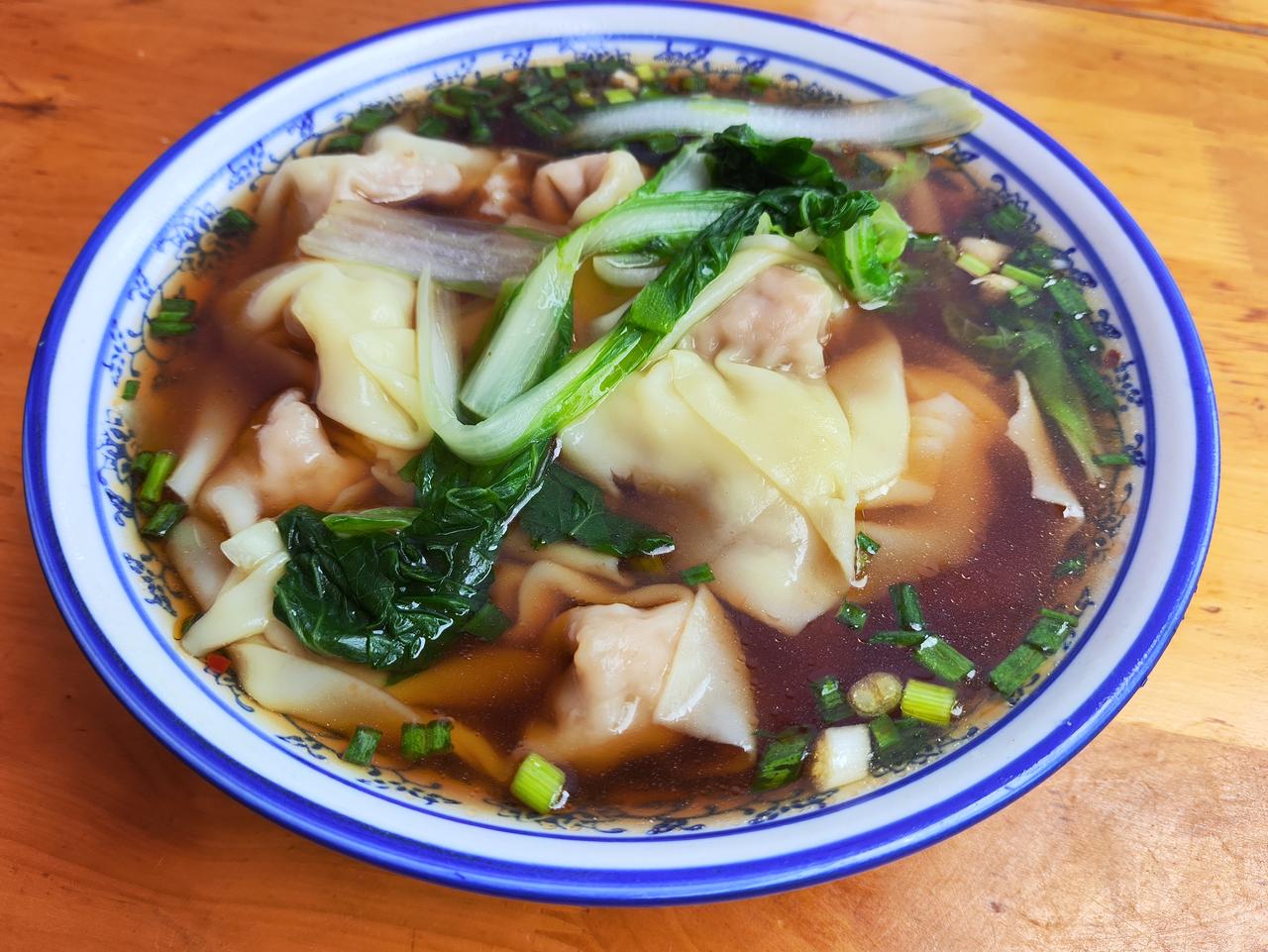 五月三十日，外出办事未归家做午饭，我和当家的便在外用餐。我吃了抄手，当家的吃了杂