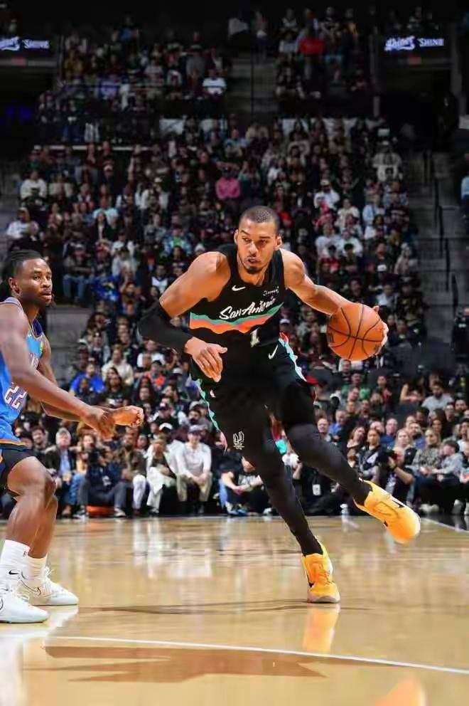 马刺：拿不拿总冠军无所谓，只要能把雷霆拉下马就行……！

本赛季马刺与雷霆交手5