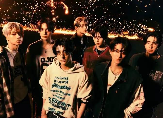 男团偶像签售会上遭女粉骚扰？。尴尬画面曝光引热议！ 韩男团ENHYPEN成员Ja