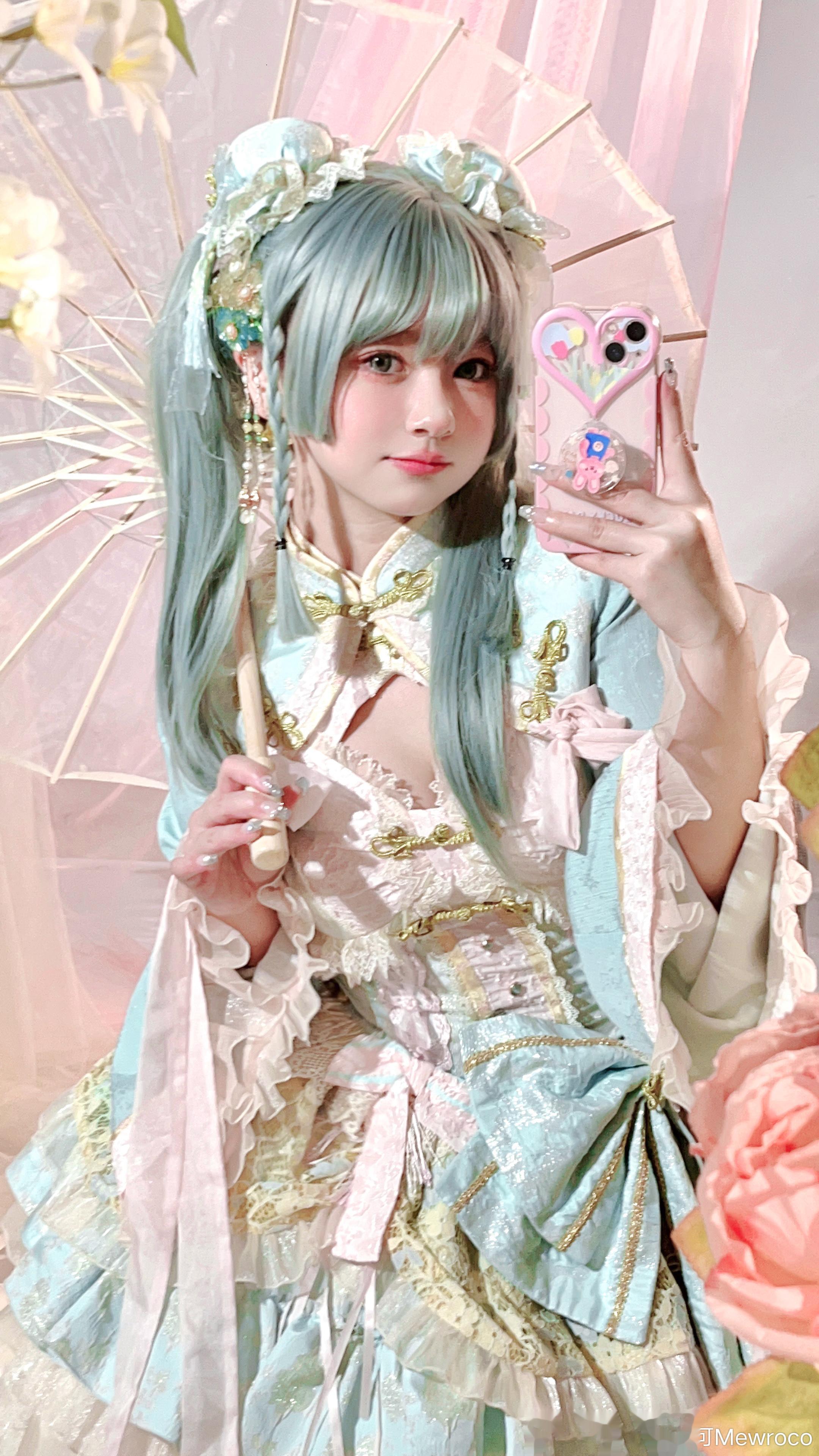 这是哪位公主掉的绿色白梨？？绿色真的太好看啦11.10↑星喜欢的宝宝这次不要错过