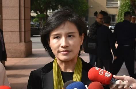 7亿身家！郑丽君财产申报曝光，存款1919万，事业投资将近五亿，另有两笔土地，6