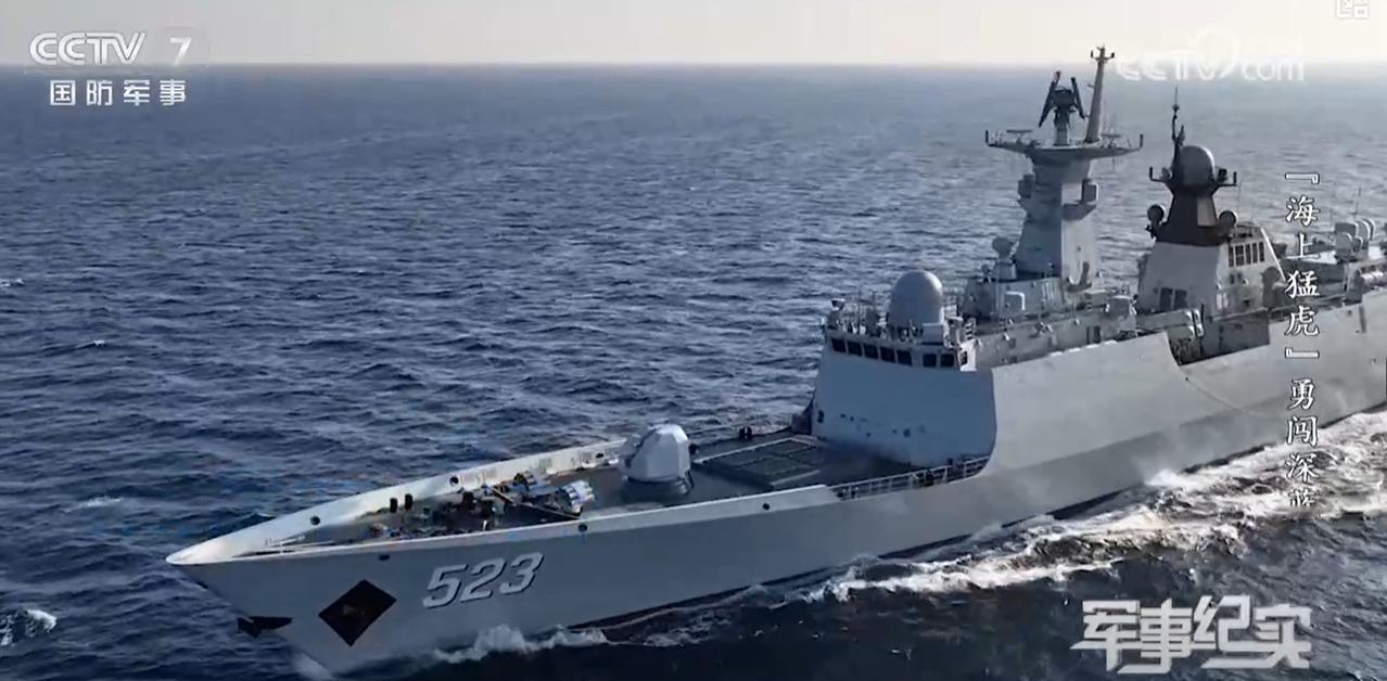 家门口绝不后退！解放军战舰贴身缠斗20小时，手指按在发射键上
 
央视首度曝光台