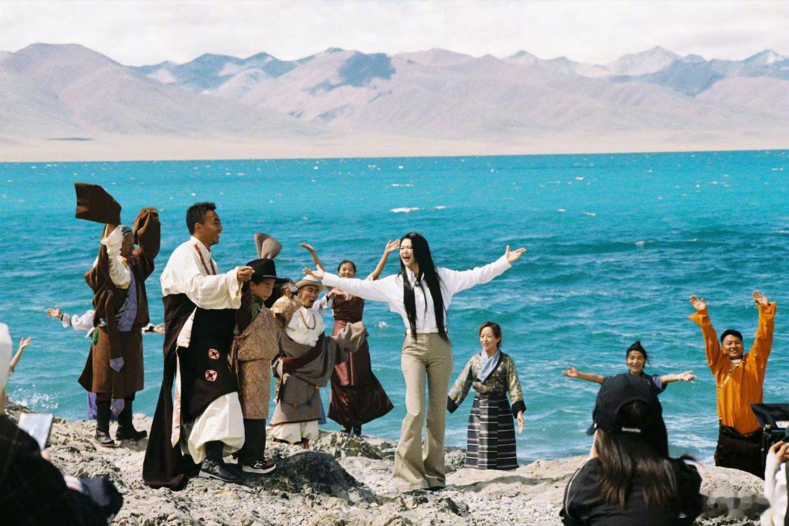 谭维维居然真的把丁真请到音乐剧里了！一位传播西藏文化，一位助力家乡发展，这次共演