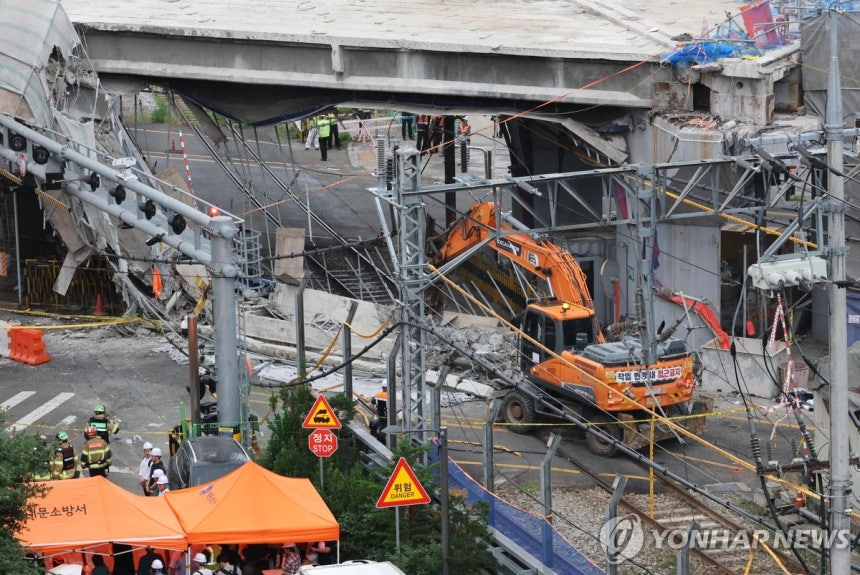 【受首尔高架桥坍塌事故影响，韩国约120趟KTX列车停运或变更路线】海外新鲜事热