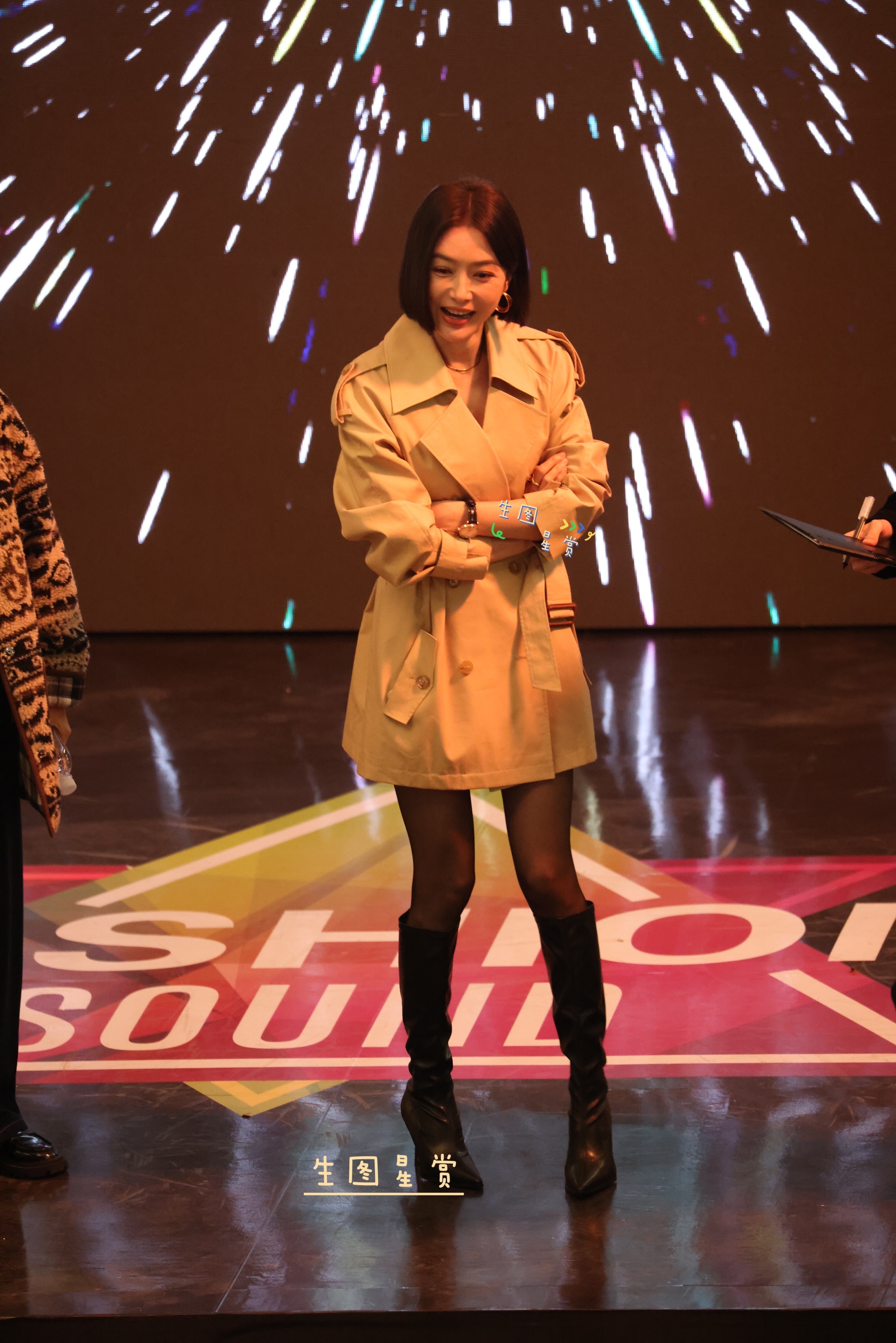 秦岚 x 最新路透造型·姐姐这次是带了多少双黑丝[捂嘴哭] ​​​