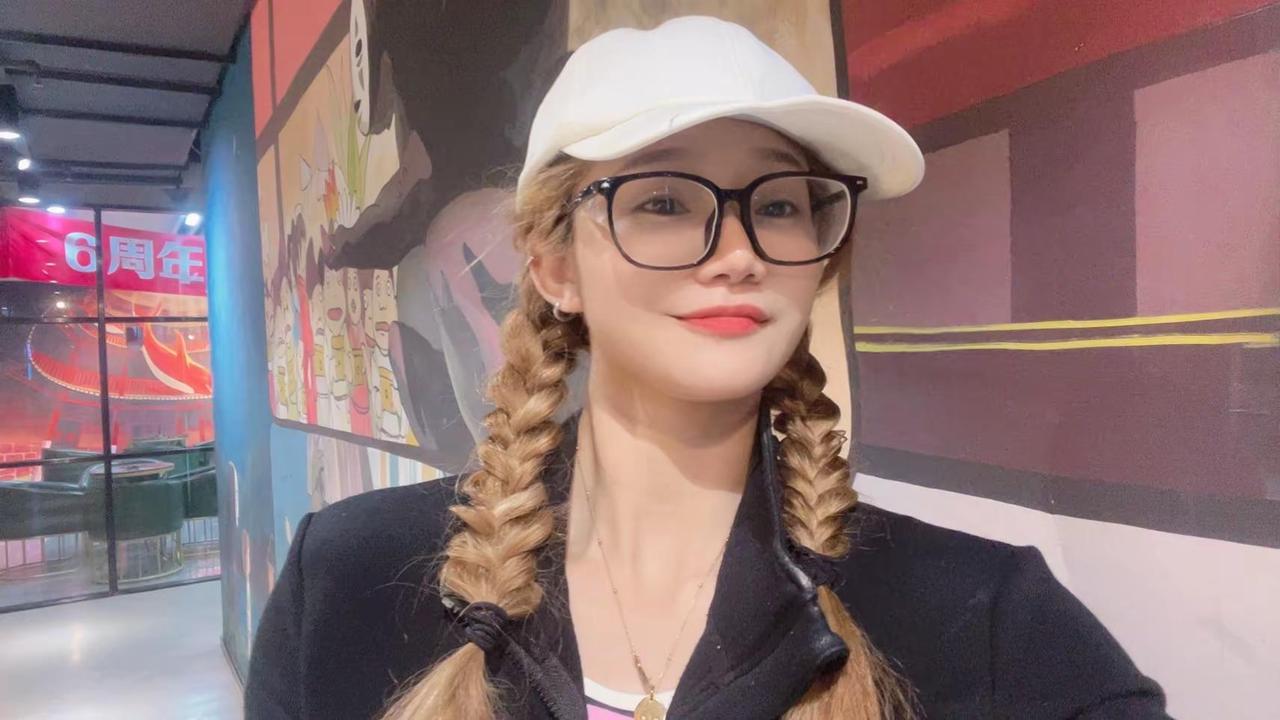 “接受自己的普通，然后全力以赴地出众。”