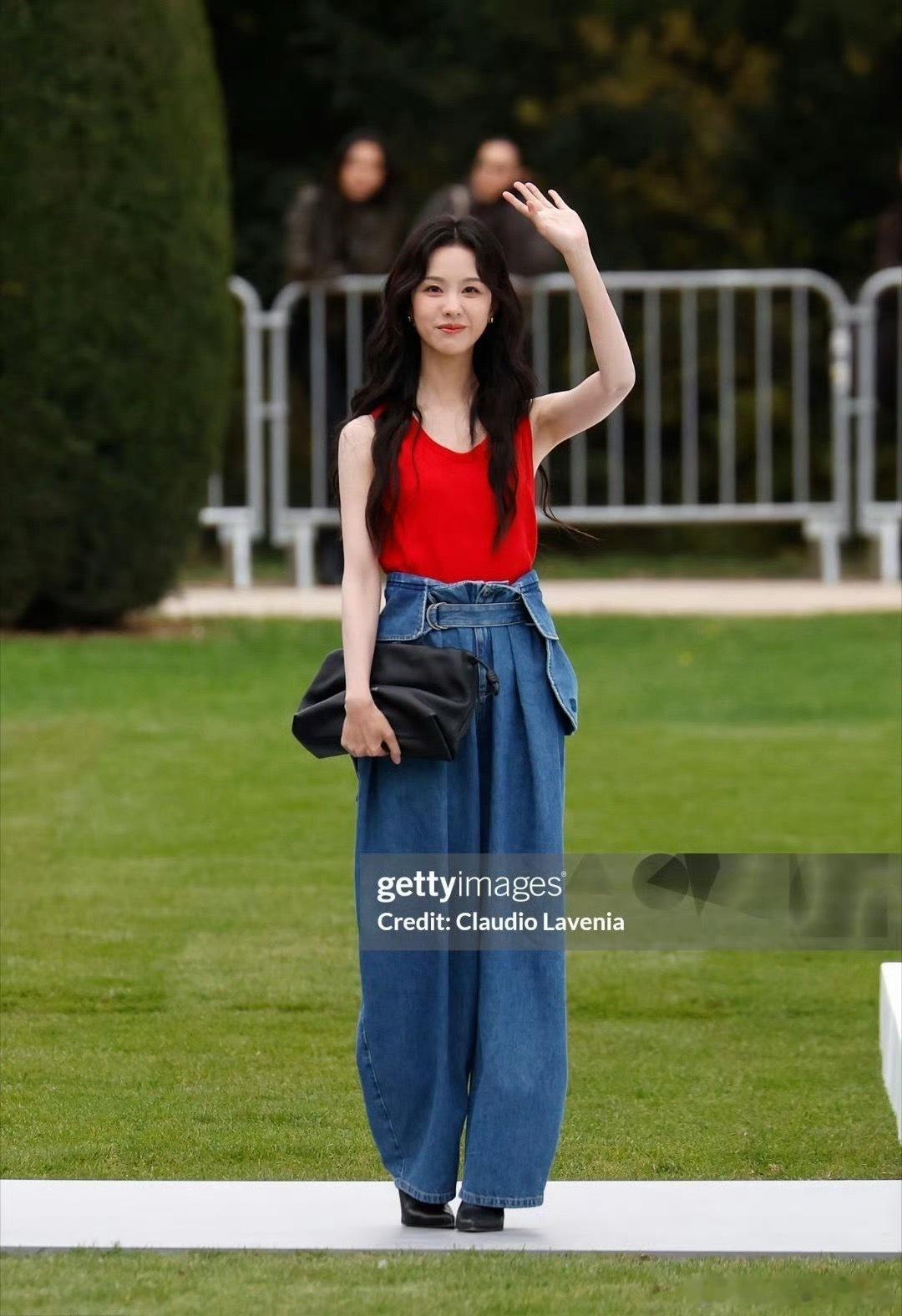 陈都灵巴黎街拍 G社生图来了！松弛又高级🥺这个陈都灵好美吧！！陈都灵g社生图好