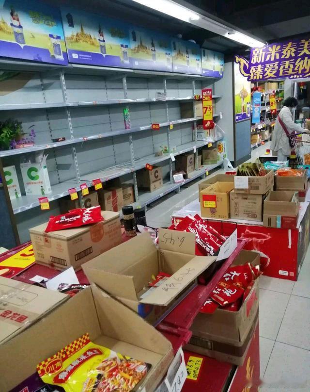深圳十四年大型超市倒闭！你会选择去网购还是去超市？

成立于2006年的人人乐商