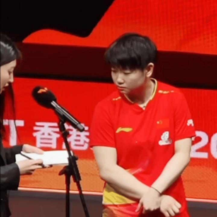 👀采访稿看看美女也看看