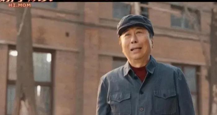 2021年上映的《你好李焕英》里，冯巩好歹混了一个角色客串了一把。

2024年