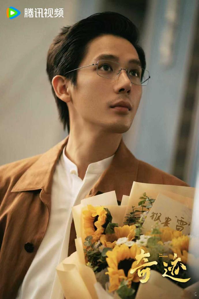 你是王安宇那他是谁你是王安宇那他是谁？《奇迹》里的黄毛造型反差拉满，懵懂找工作的