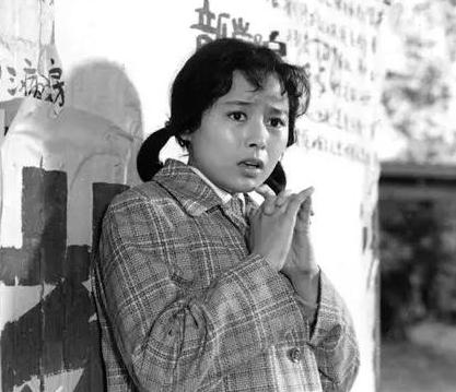 谈一下对电影《小街》的印象。
拍摄于1980年的故事片《小街》是由第四代导演杨延