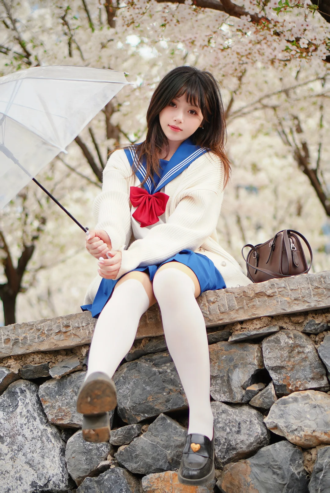 少女与花、樱花树下