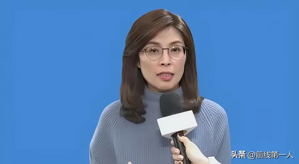 北京这次干脆利落地出了手。郑丽文刚在岛内被围攻，大陆反手就拉了她一把，直接把访问