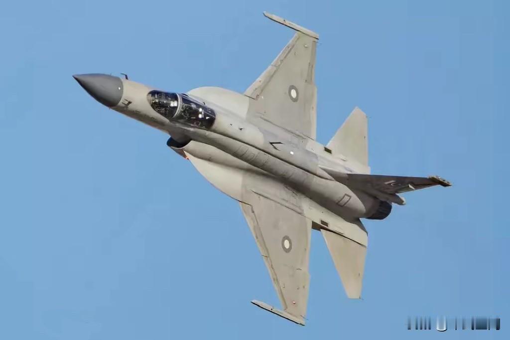 外媒爆：印尼与巴基斯坦商讨采购40架枭龙战机。
1月12日，印尼国防部长目前正在